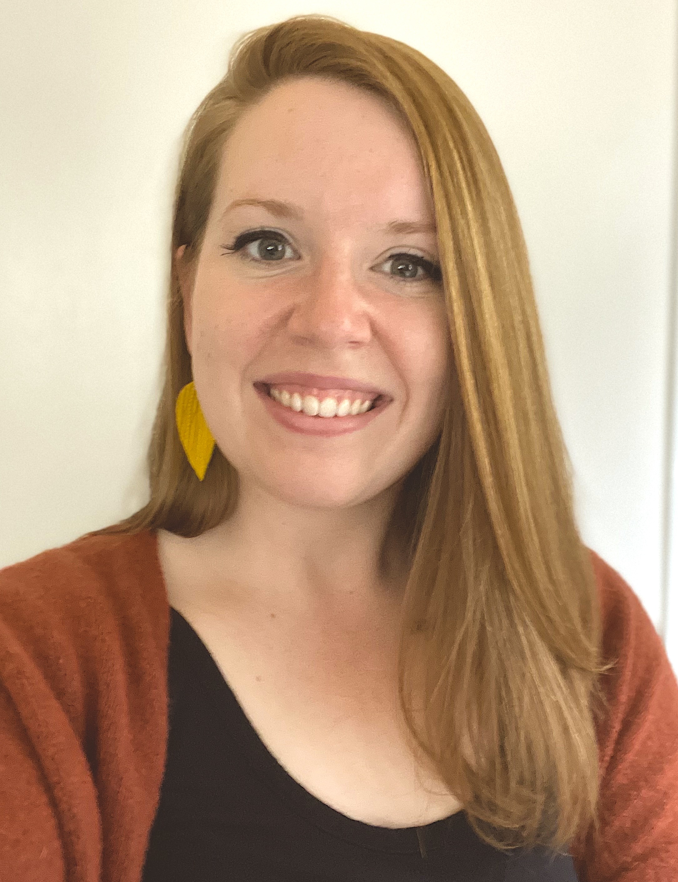 photo of front-end developer kayla shovlowsky professional profile picture